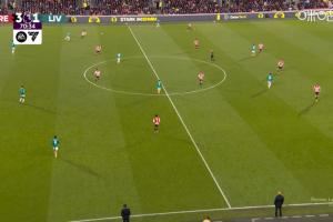 搏命！利物浦下半场连续换人，换成424阵型强攻小蜜蜂