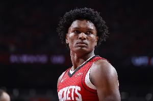 阿门半场出战18分钟 7中3拿到7分3前场板4助&出现2失误