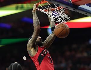 莺歌:为队友表现点赞 攻防两端他们对我帮助很大配合得很默契